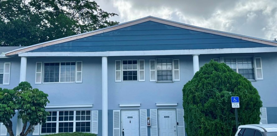 Townhouse in Davie, Florida 3 bedrooms, 151.43 sq.m. № 2171921
