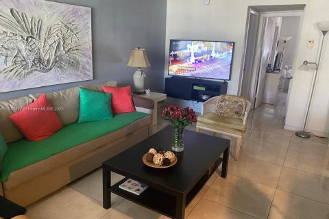 Снять в аренду кондоминиум в Халландейл-Бич, Флорида 1 спальня, 57.6м2, № 1931398 - фото 4