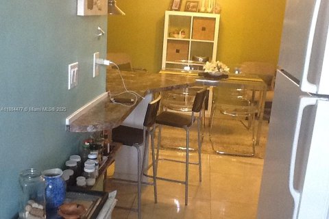 Снять в аренду кондоминиум в Халландейл-Бич, Флорида 1 спальня, 57.6м2, № 1931398 - фото 5