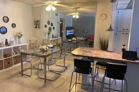 Снять в аренду кондоминиум в Халландейл-Бич, Флорида 1 спальня, 57.6м2, № 1931398 - фото 3