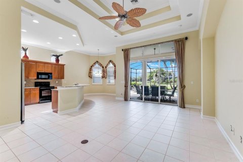 House in Estero, Florida 4 bedrooms, 183.48 sq.m. № 2238728 - photo 2