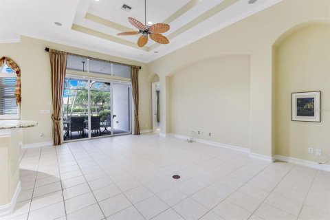 House in Estero, Florida 4 bedrooms, 183.48 sq.m. № 2238728 - photo 8