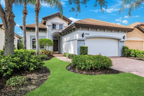 House in Estero, Florida 4 bedrooms, 183.48 sq.m. № 2238728