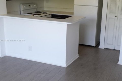 Condo in West Palm Beach, Florida, 1 bedroom  № 1929656 - photo 1