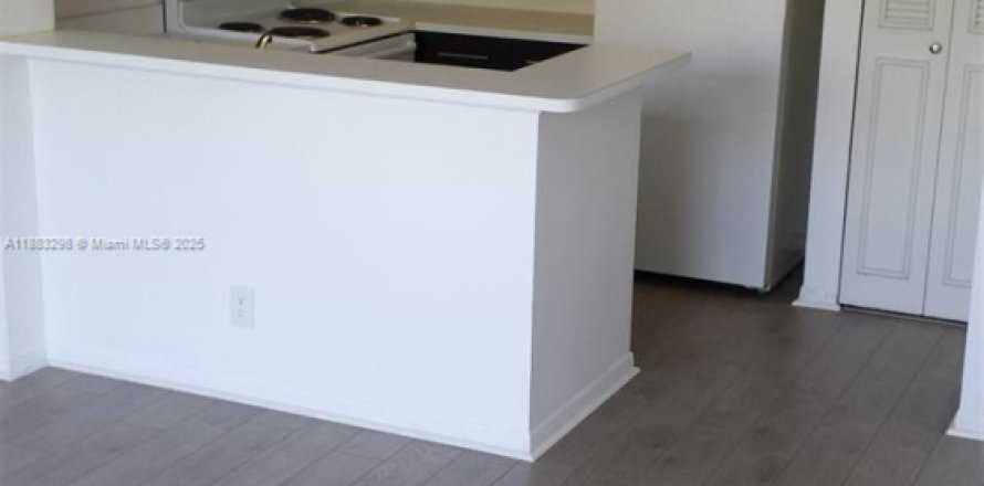 Condo in West Palm Beach, Florida, 1 bedroom № 1929656