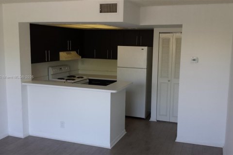 Condo in West Palm Beach, Florida, 1 bedroom  № 1929656 - photo 2