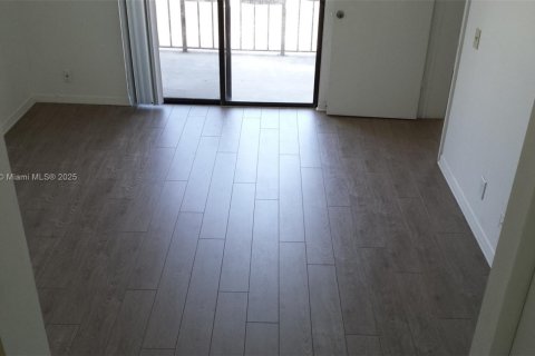 Condo in West Palm Beach, Florida, 1 bedroom  № 1929656 - photo 4
