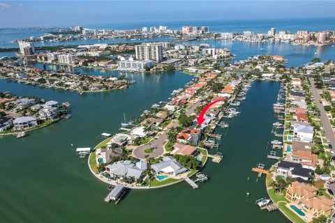 House in Clearwater, Florida 3 bedrooms, 206.99 sq.m. № 2227867