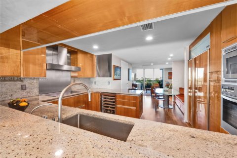 Condo in Miami, Florida, 3 bedrooms  № 1948609 - photo 11