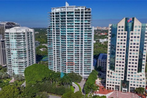 Condo in Miami, Florida, 3 bedrooms  № 1948609 - photo 1