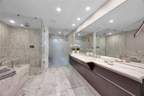 Condo in Miami, Florida, 3 bedrooms  № 1948609 - photo 27