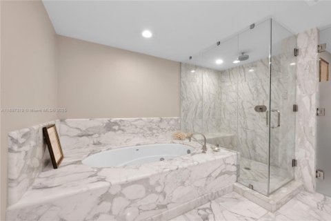 Condo in Miami, Florida, 3 bedrooms  № 1948609 - photo 28