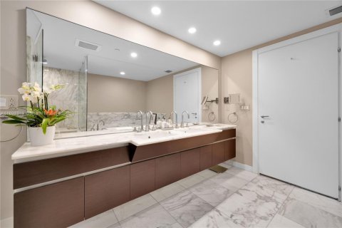 Condo in Miami, Florida, 3 bedrooms  № 1948609 - photo 26
