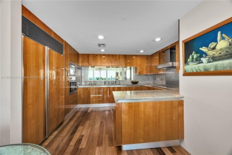 Condo in Miami, Florida, 3 bedrooms  № 1948609 - photo 19