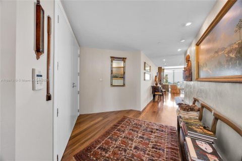 Condo in Miami, Florida, 3 bedrooms  № 1948609 - photo 12