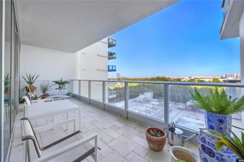 Condo in Miami, Florida, 3 bedrooms  № 1948609 - photo 30