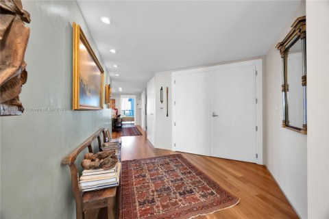 Condo in Miami, Florida, 3 bedrooms  № 1948609 - photo 13