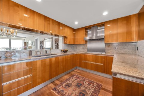 Condo in Miami, Florida, 3 bedrooms  № 1948609 - photo 21