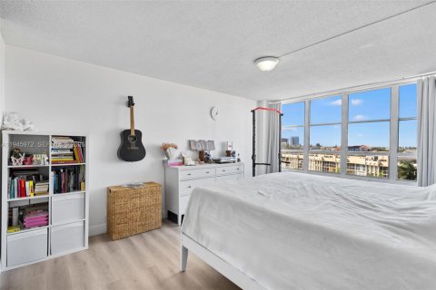 Condominio en venta en Hallandale Beach, Florida, 2 dormitorios, 130.06 m2 № 2008789 - foto 12