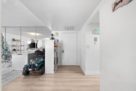 Condominio en venta en Hallandale Beach, Florida, 2 dormitorios, 130.06 m2 № 2008789 - foto 7