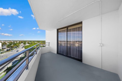 Condominio en venta en Hallandale Beach, Florida, 2 dormitorios, 130.06 m2 № 2008789 - foto 21