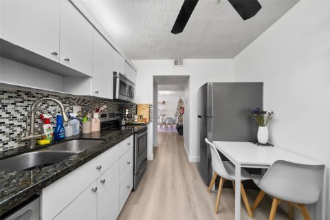 Condominio en venta en Hallandale Beach, Florida, 2 dormitorios, 130.06 m2 № 2008789 - foto 10