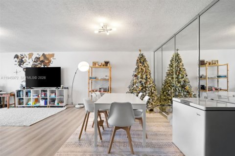 Condominio en venta en Hallandale Beach, Florida, 2 dormitorios, 130.06 m2 № 2008789 - foto 2