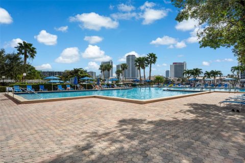 Condominio en venta en Hallandale Beach, Florida, 2 dormitorios, 130.06 m2 № 2008789 - foto 28