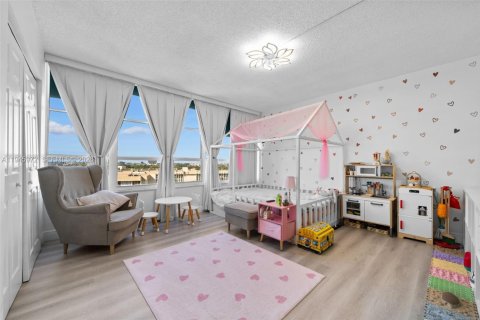 Condominio en venta en Hallandale Beach, Florida, 2 dormitorios, 130.06 m2 № 2008789 - foto 18