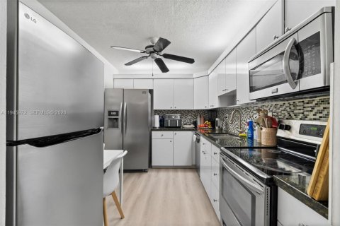 Condominio en venta en Hallandale Beach, Florida, 2 dormitorios, 130.06 m2 № 2008789 - foto 8