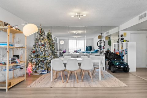 Condominio en venta en Hallandale Beach, Florida, 2 dormitorios, 130.06 m2 № 2008789 - foto 3