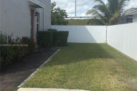 House in Homestead, Florida 4 bedrooms, 276.85 sq.m. № 2086556 - photo 4