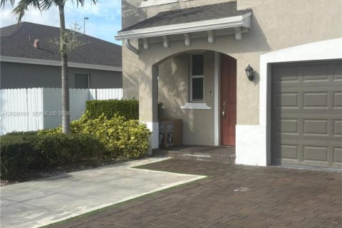 House in Homestead, Florida 4 bedrooms, 276.85 sq.m. № 2086556 - photo 2