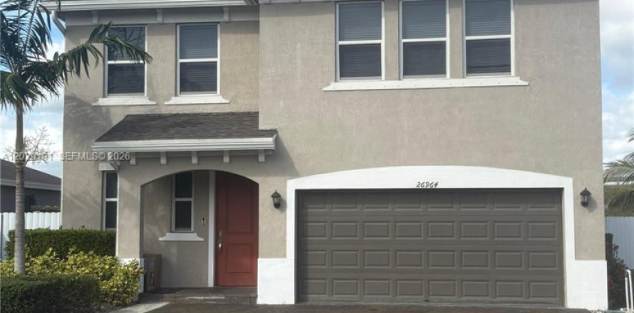 House in Homestead, Florida 4 bedrooms, 276.85 sq.m. № 2086556