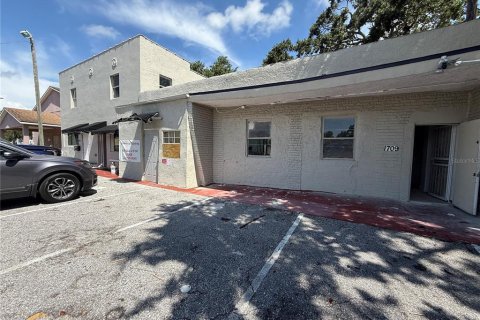 Commercial property in Saint Petersburg, Florida 193.61 sq.m. № 1903356 - photo 1