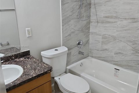 Copropriété à louer à Pompano Beach, Floride: 1 chambre, 72.93 m2 № 1923654 - photo 3
