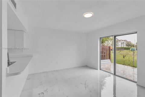 Adosado en alquiler en Miami, Florida, 3 dormitorios, 136.57 m2 № 2003662 - foto 15