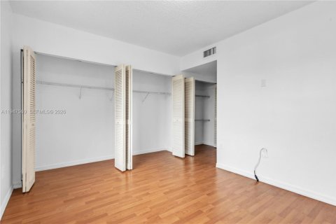 Adosado en alquiler en Miami, Florida, 3 dormitorios, 136.57 m2 № 2003662 - foto 23