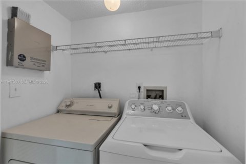 Adosado en alquiler en Miami, Florida, 3 dormitorios, 136.57 m2 № 2003662 - foto 17