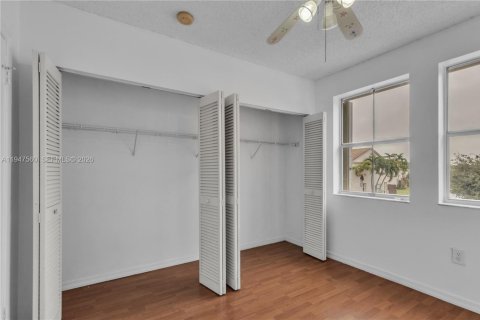 Adosado en alquiler en Miami, Florida, 3 dormitorios, 136.57 m2 № 2003662 - foto 28