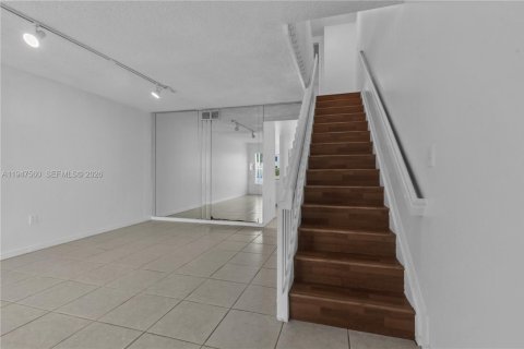 Adosado en alquiler en Miami, Florida, 3 dormitorios, 136.57 m2 № 2003662 - foto 7