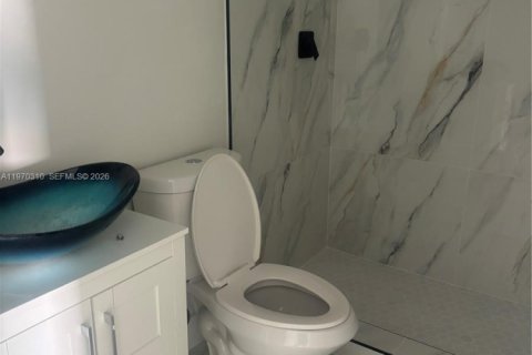 House in Miami Gardens, Florida 3 bedrooms, 146.97 sq.m. № 2043782 - photo 3