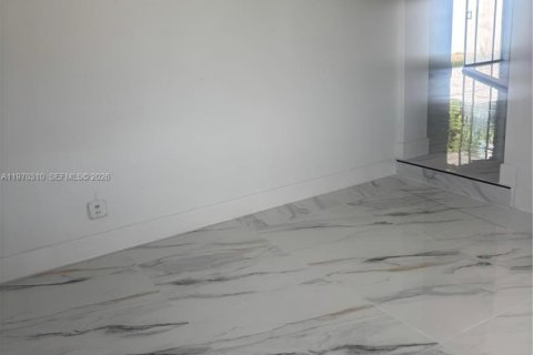 House in Miami Gardens, Florida 3 bedrooms, 146.97 sq.m. № 2043782 - photo 2