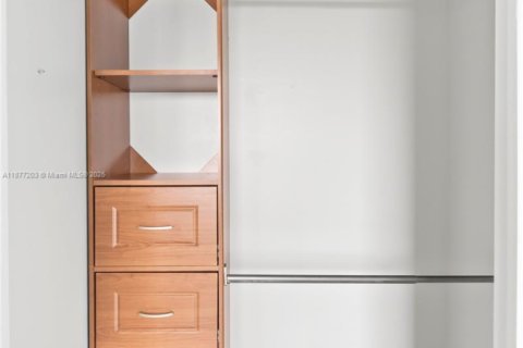 Copropriété à vendre à Miami, Floride: 2 chambres, 93.74 m2 № 1980691 - photo 12