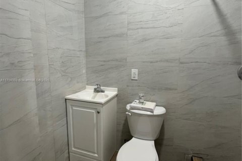 Immobilier commercial à louer à Plantation, Floride: 153.75 m2 № 1977263 - photo 10