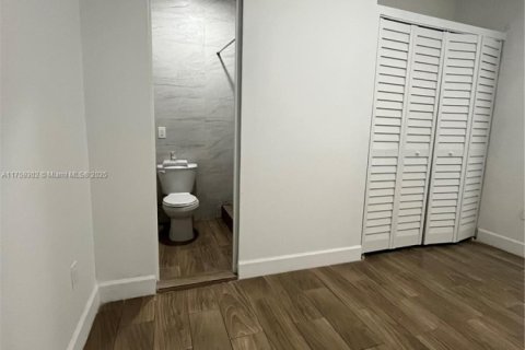 Immobilier commercial à louer à Plantation, Floride: 153.75 m2 № 1977263 - photo 8