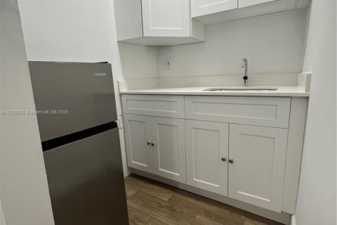 Immobilier commercial à louer à Plantation, Floride: 153.75 m2 № 1977263 - photo 1