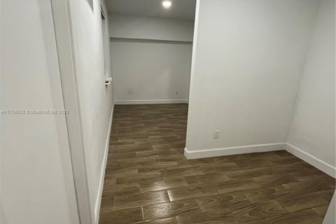 Immobilier commercial à louer à Plantation, Floride: 153.75 m2 № 1977263 - photo 15