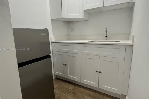 Immobilier commercial à louer à Plantation, Floride: 153.75 m2 № 1977263 - photo 2