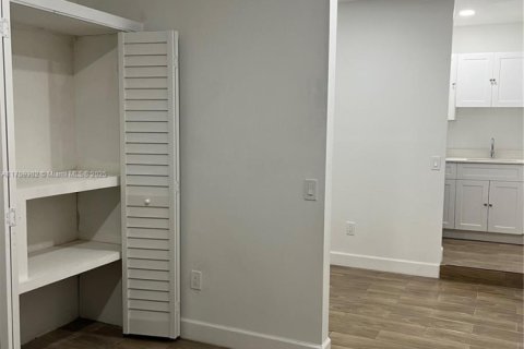 Immobilier commercial à louer à Plantation, Floride: 153.75 m2 № 1977263 - photo 7